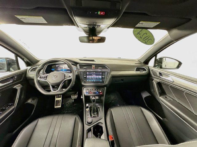 Used 2024 Volkswagen Tiguan SE R-Line AWD/4WD image 3