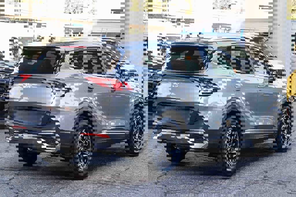 Used 2024 Kia Sportage LX image 4