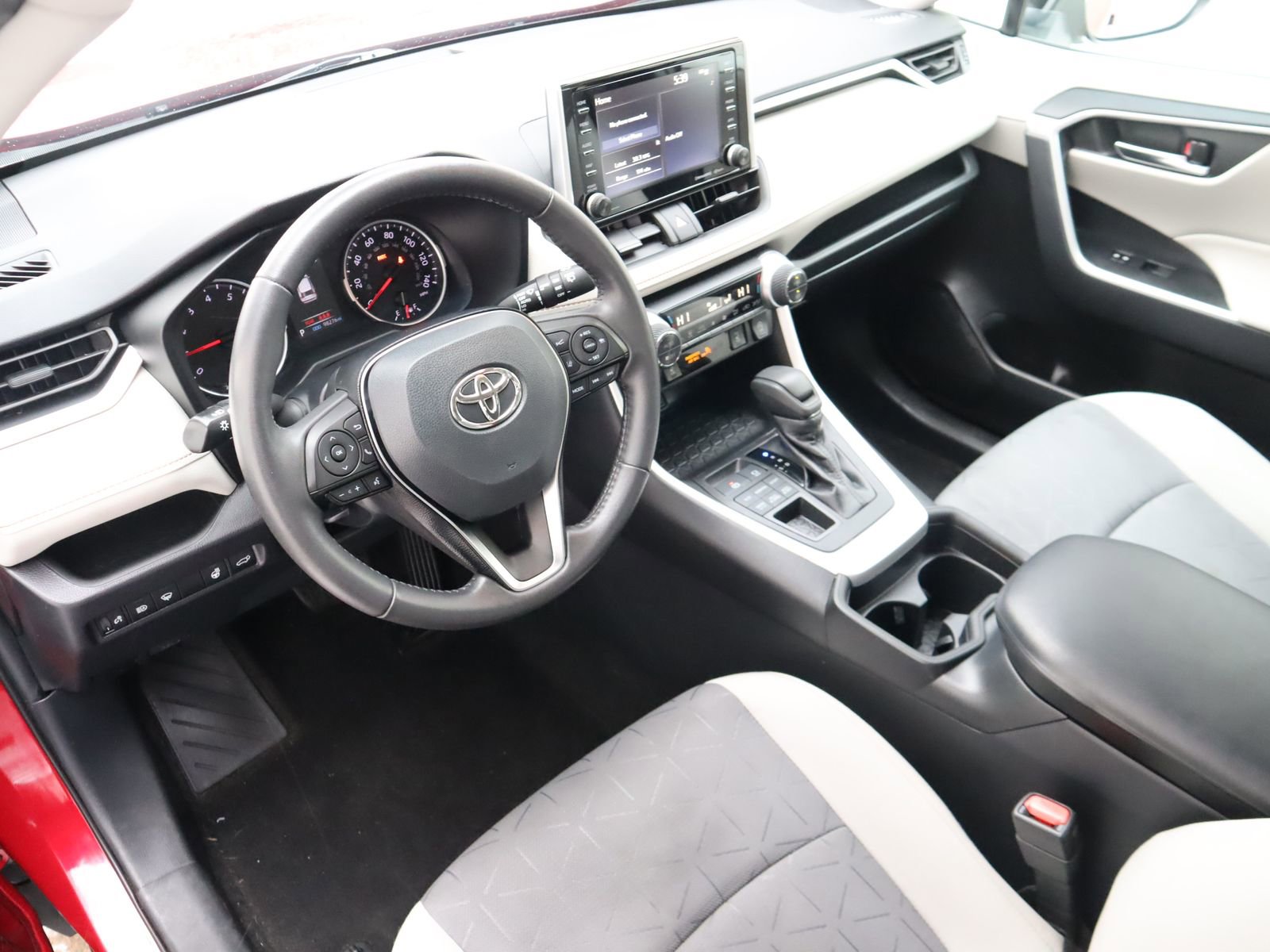 Used 2021 Toyota RAV4 XLE w/ Convenience Package AWD/4WD image 22