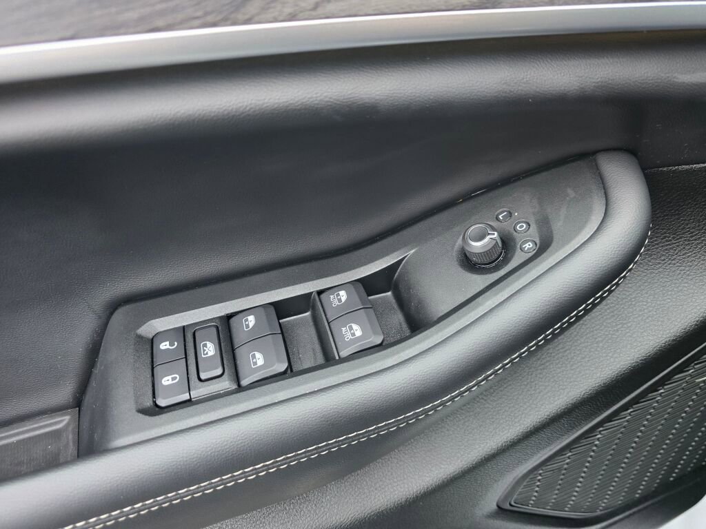 Used 2024 Jeep Grand Cherokee L Limited w/ Luxury Tech Group II image 18