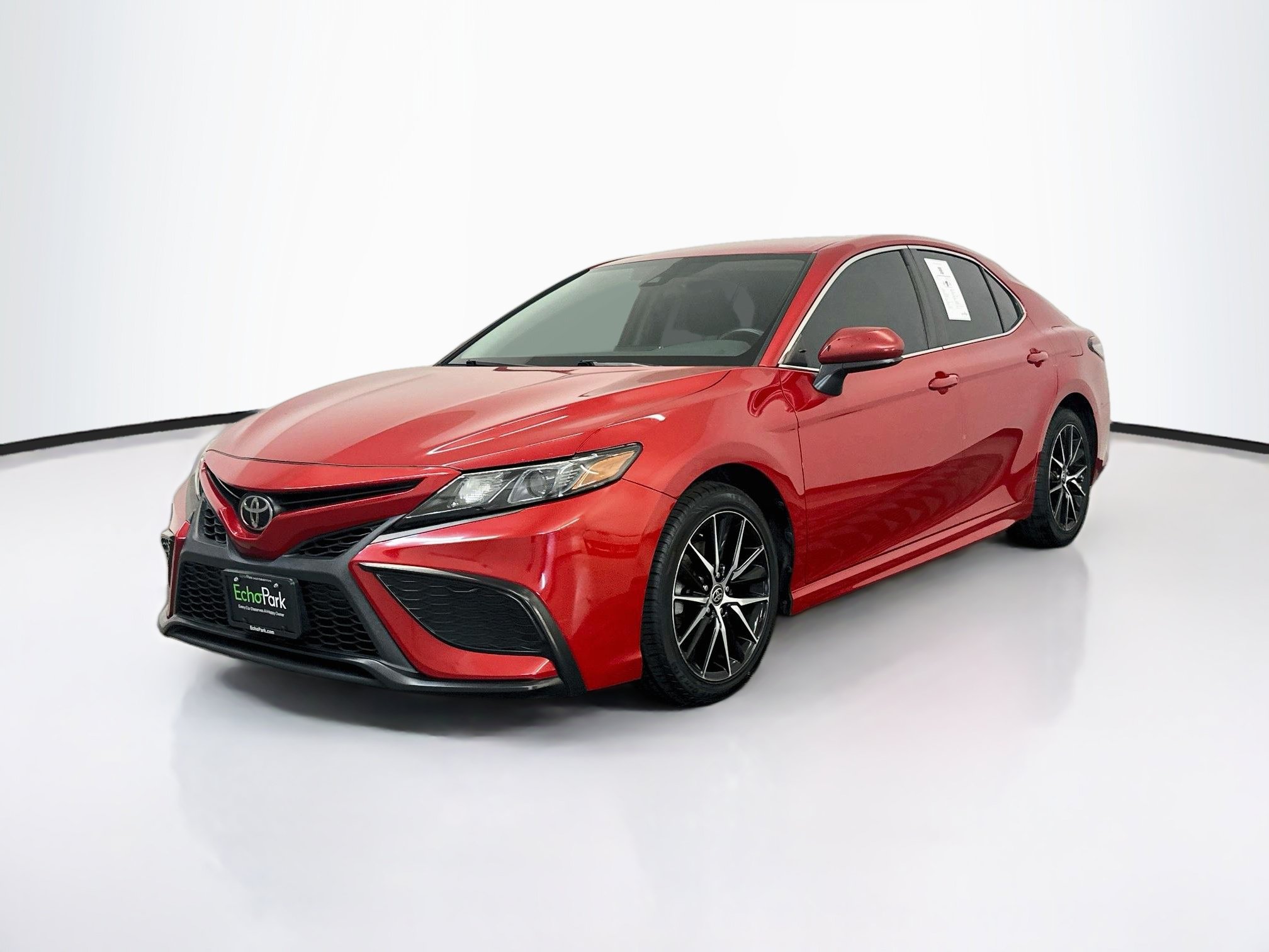 Used 2021 Toyota Camry SE FWD image 3