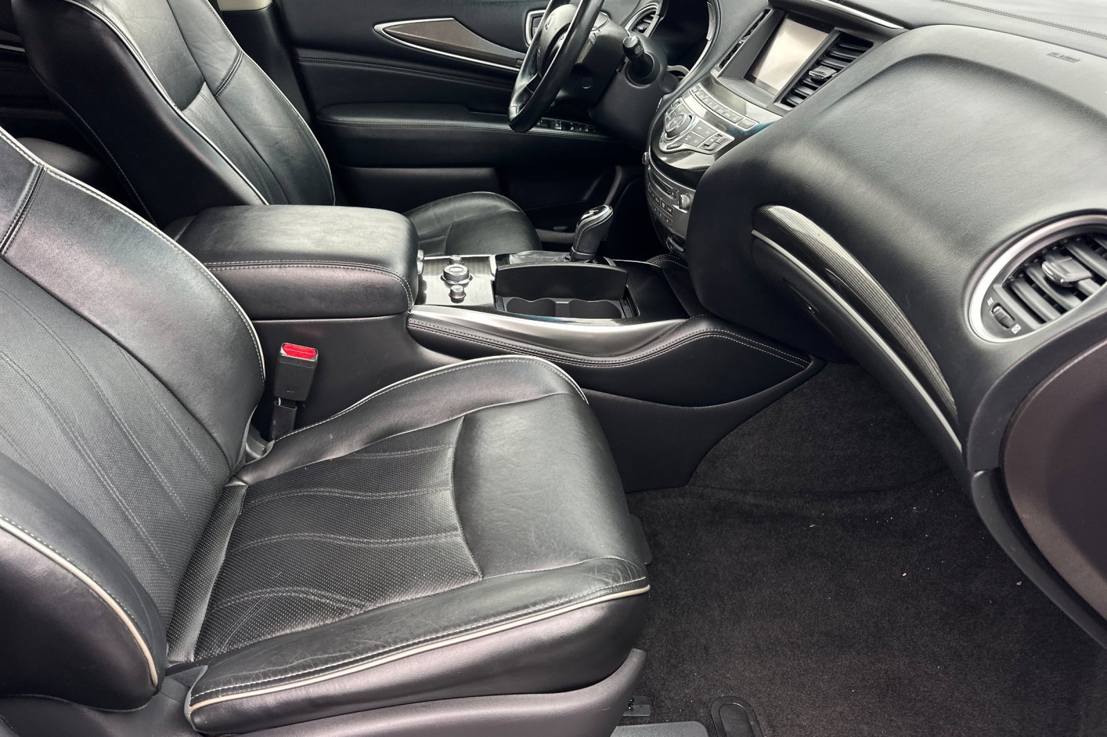 Used 2016 INFINITI QX60 AWD w/ Premium Package image 16