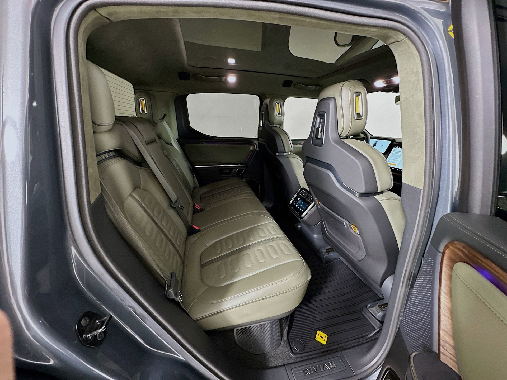 Used 2023 Rivian R1T Adventure AWD/4WD image 30