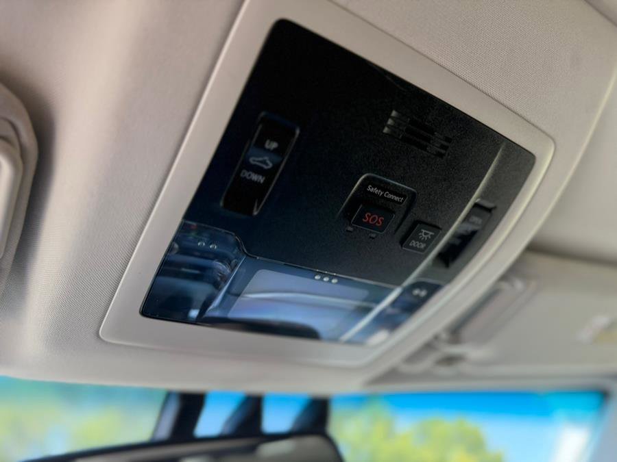 Used 2016 Lexus NX 300h AWD w/ Luxury Package image 28