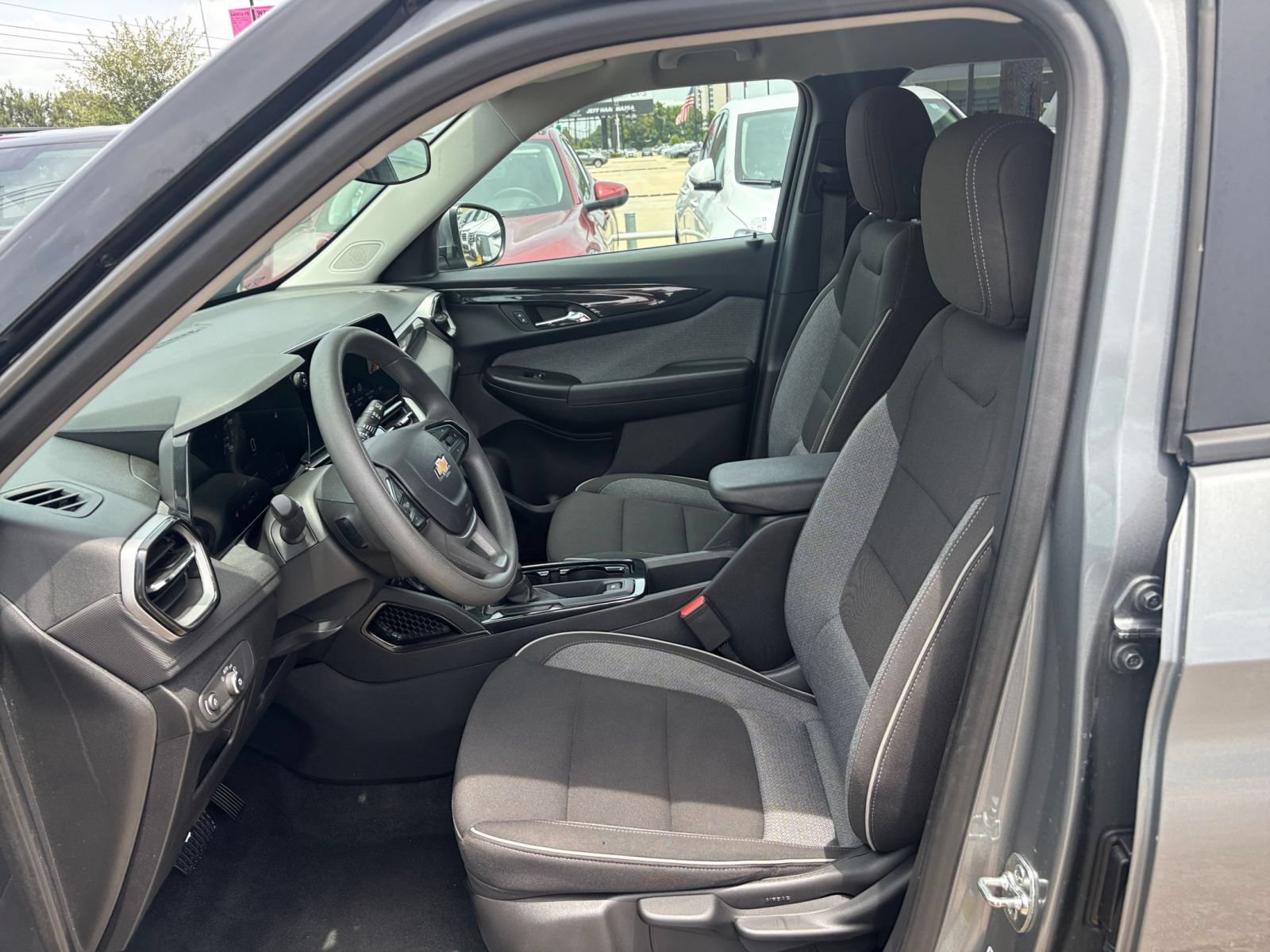 Used 2025 Chevrolet TrailBlazer LT AWD/4WD image 25