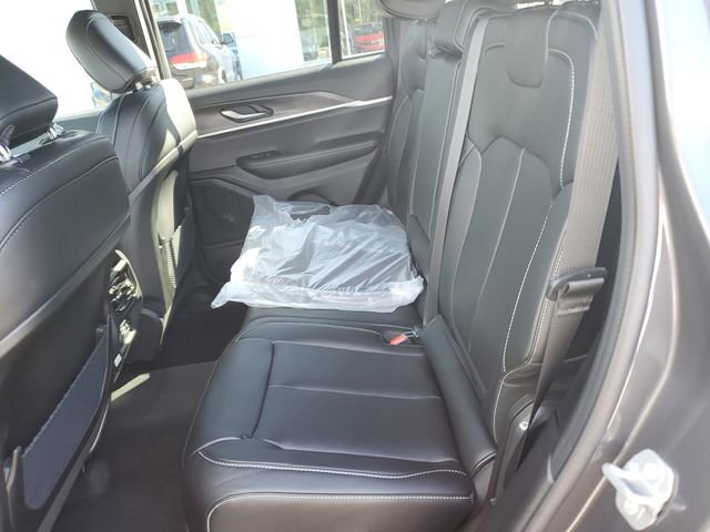 New 2025 Jeep Grand Cherokee Limited w/ Black Appearance Package image 15