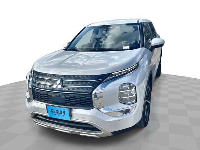 Used 2024 Mitsubishi Outlander SE image 1