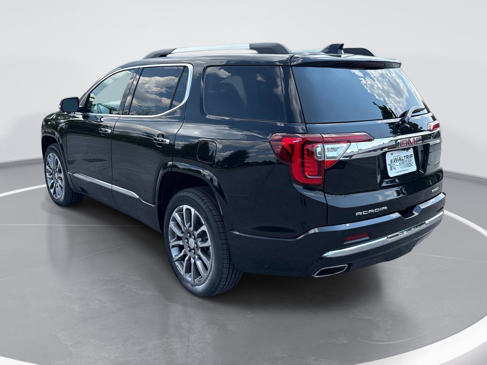 Used 2023 GMC Acadia Denali w/ Denali Ultimate Package AWD/4WD image 6