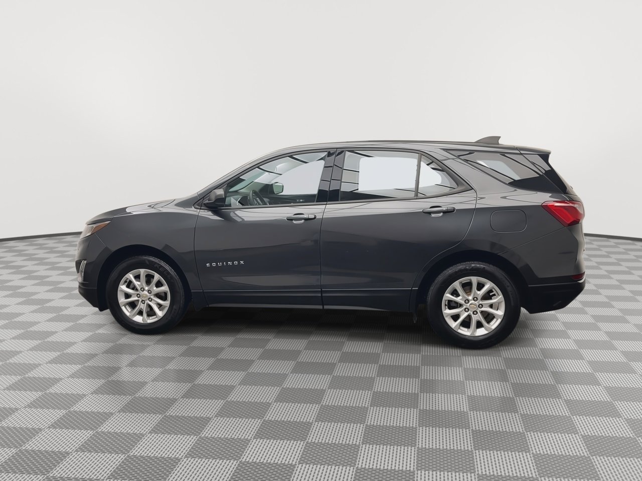 Used 2018 Chevrolet Equinox LS image 32
