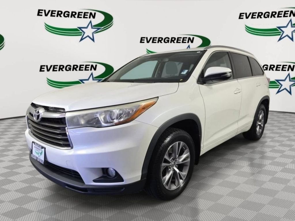 Used 2015 Toyota Highlander XLE AWD/4WD image 1