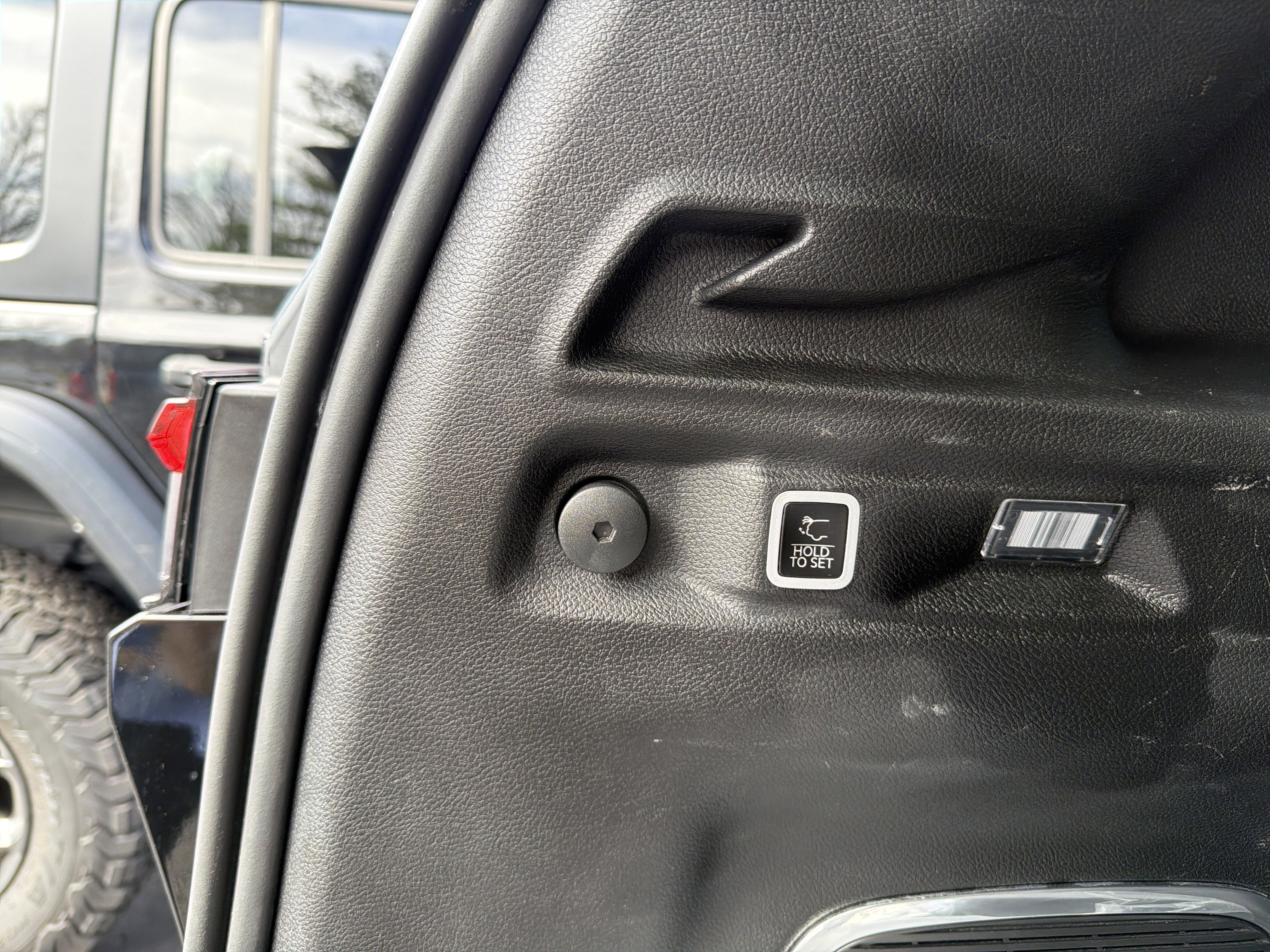 Certified 2024 Jeep Grand Cherokee L Limited w/ Luxury Tech Group II image 9