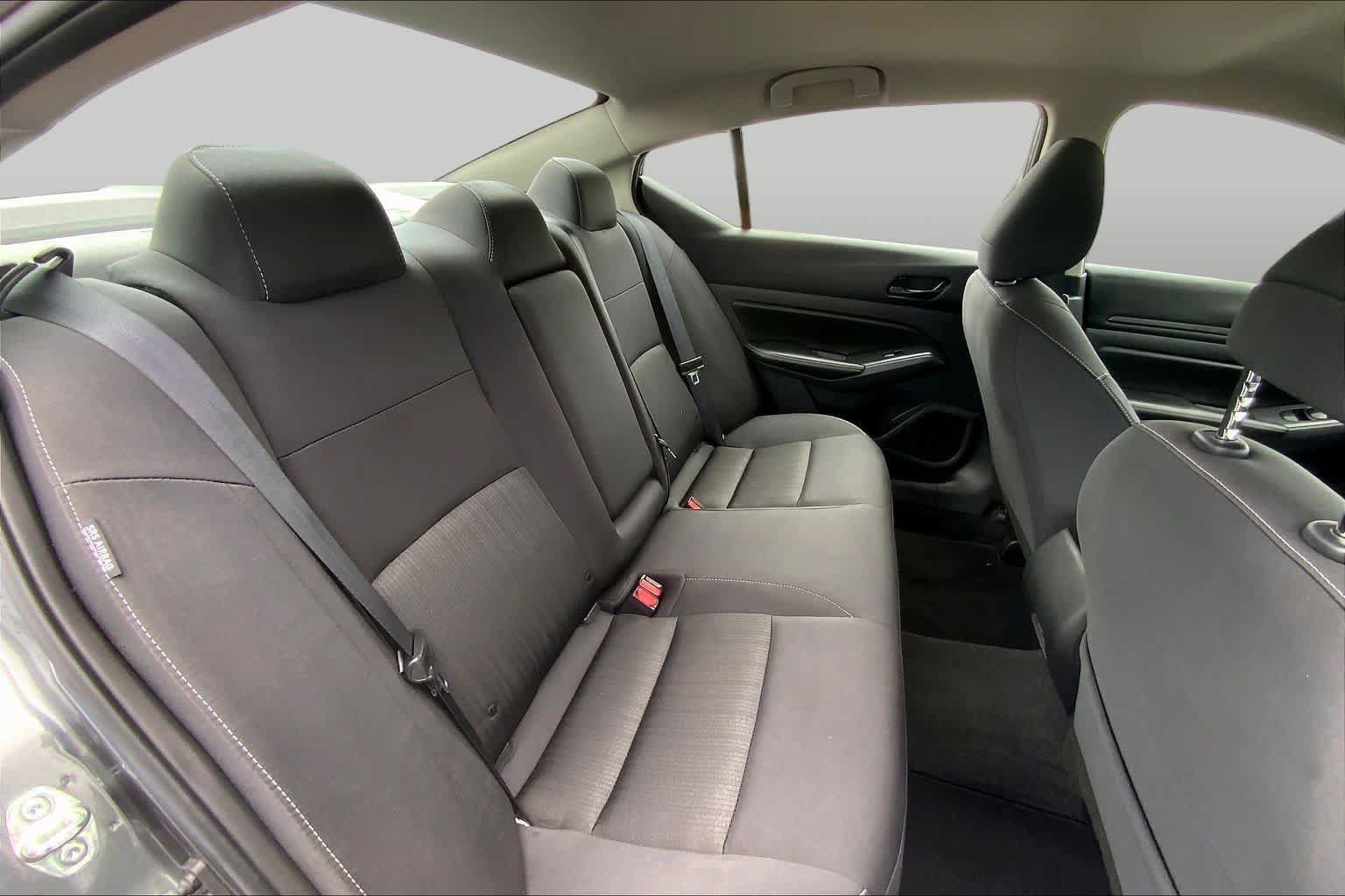 Used 2025 Nissan Altima 2.5 SV FWD image 19