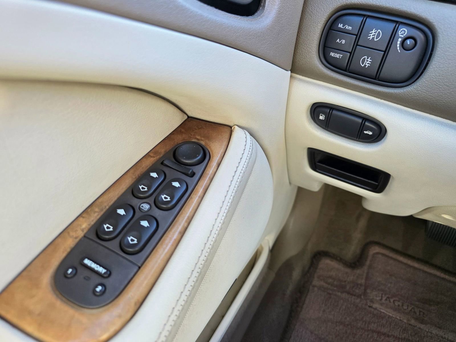 Used 2003 Jaguar S-TYPE 4.2 RWD image 18