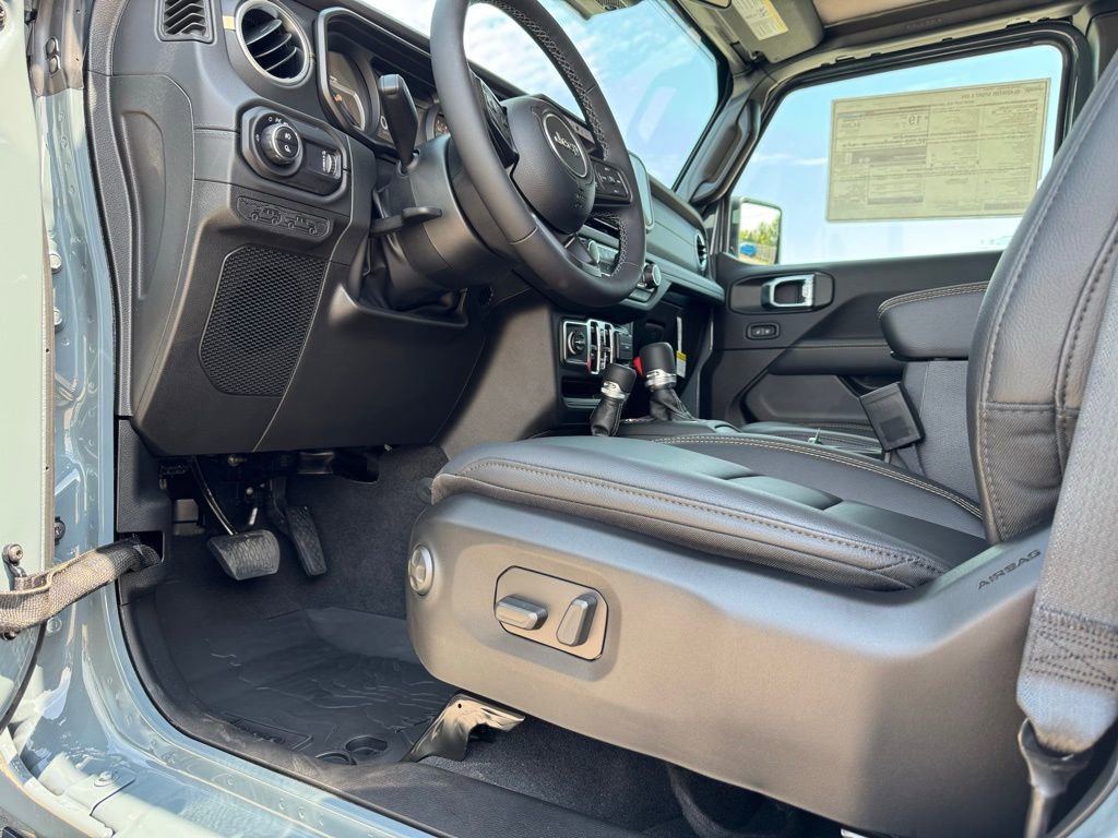 New 2025 Jeep Gladiator Sport w/ Premium Package image 10