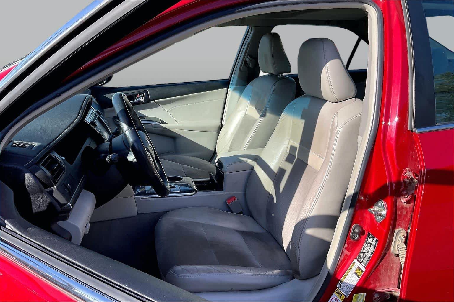 Used 2014 Toyota Camry XLE w/ Leather Package FWD image 7