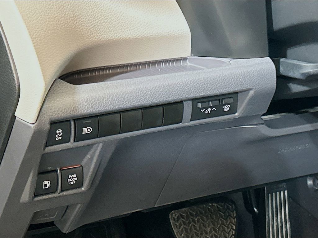 Used 2023 Toyota Sienna XLE w/ XLE Plus Package FWD image 8