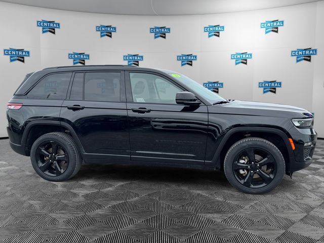 Certified 2023 Jeep Grand Cherokee Limited w/ Black Appearance Package AWD/4WD image 7