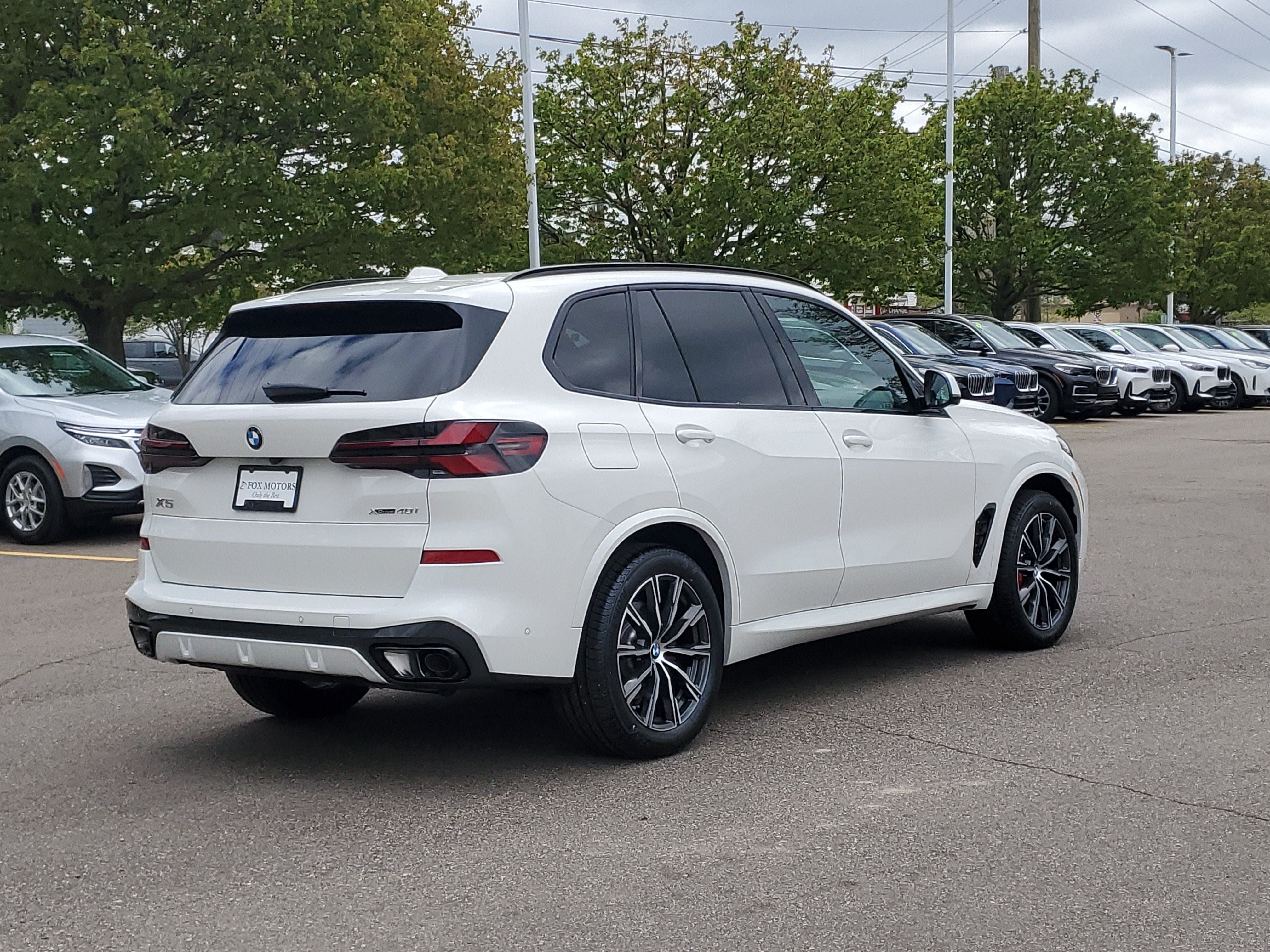 New 2026 BMW X5 xDrive40i w/ M Sport Package AWD/4WD image 3