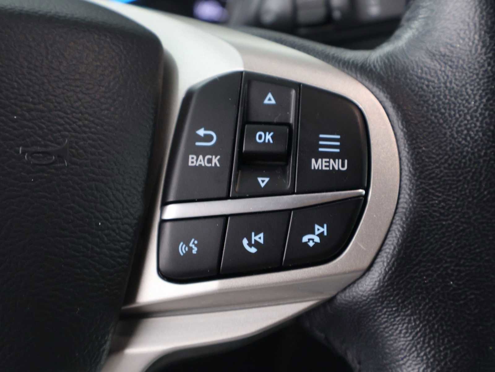 Used 2021 Ford Explorer XLT AWD/4WD image 24