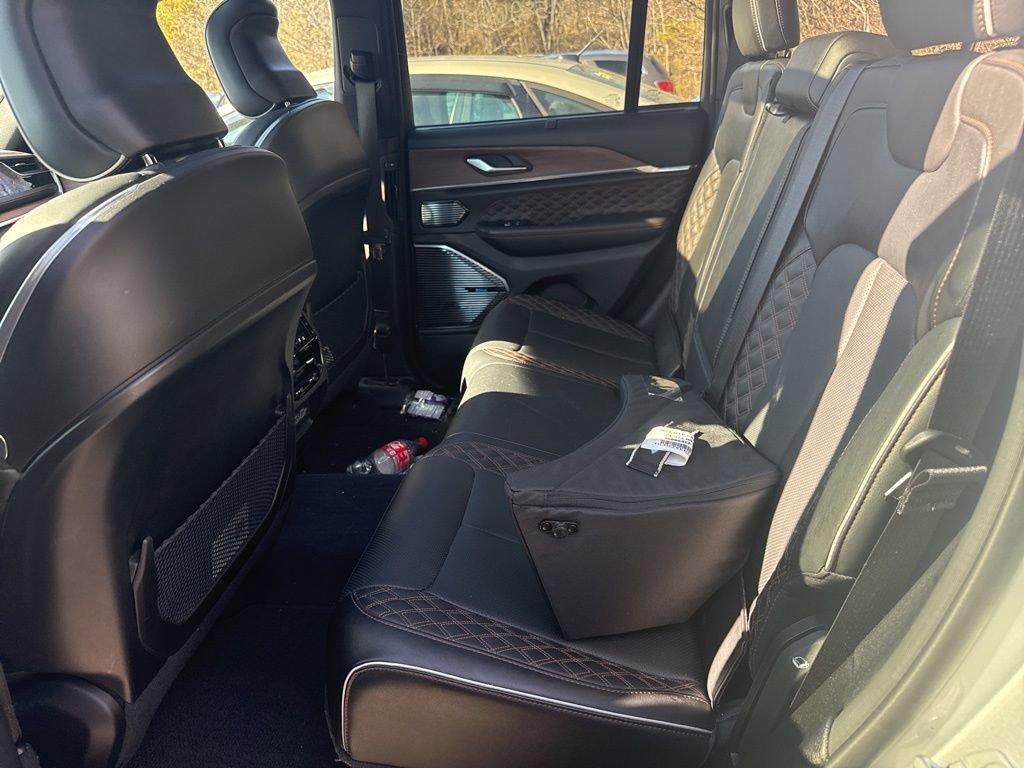 Used 2023 Jeep Grand Cherokee Summit w/ Luxury Tech Group V image 6