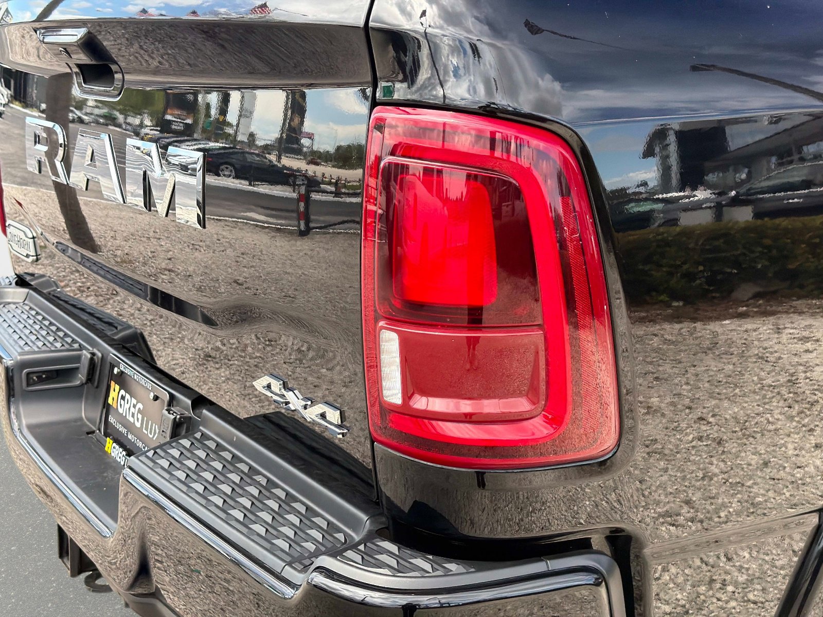 Used 2025 RAM 3500 Longhorn AWD/4WD image 16