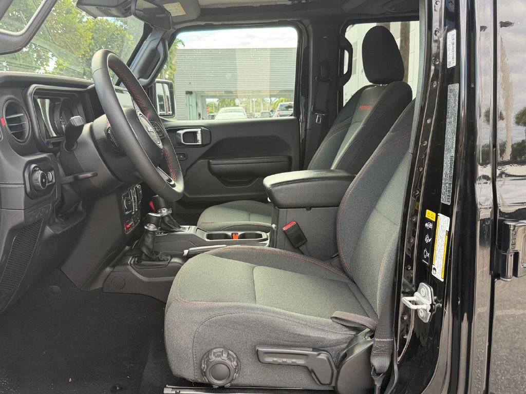 Used 2025 Jeep Wrangler Unlimited Rubicon AWD/4WD image 11