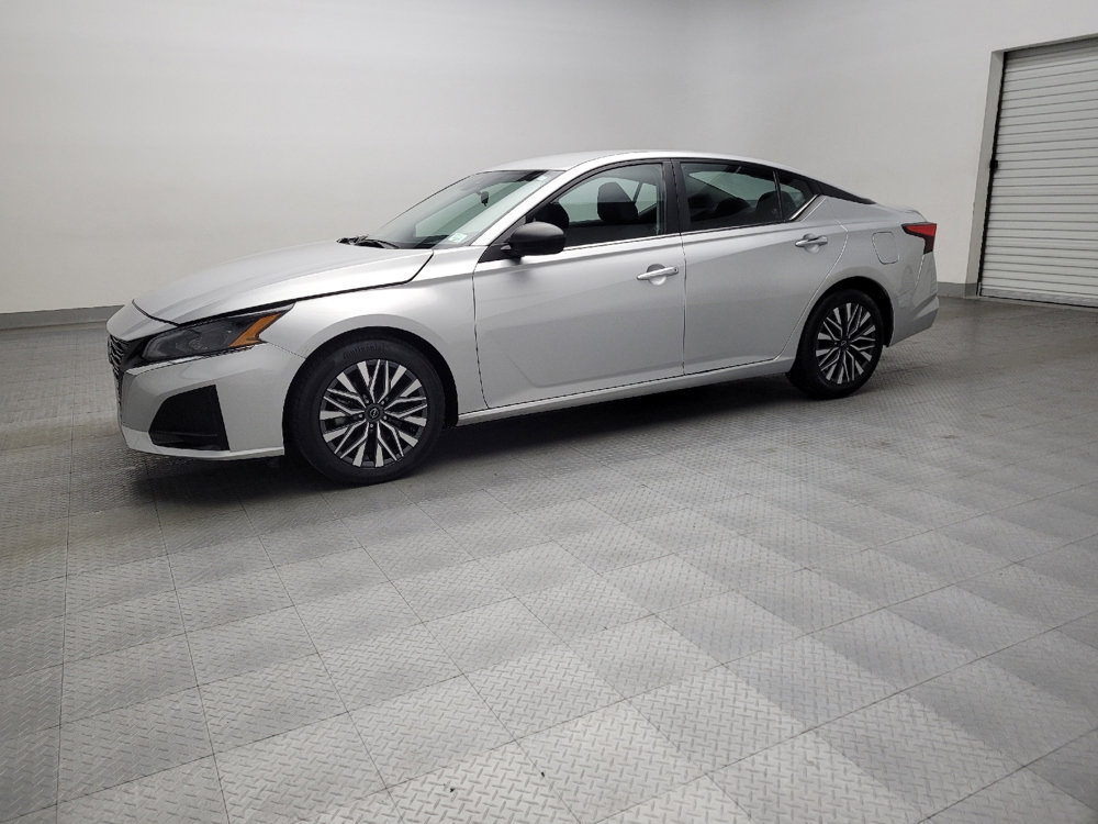 Used 2024 Nissan Altima 2.5 SV image 2