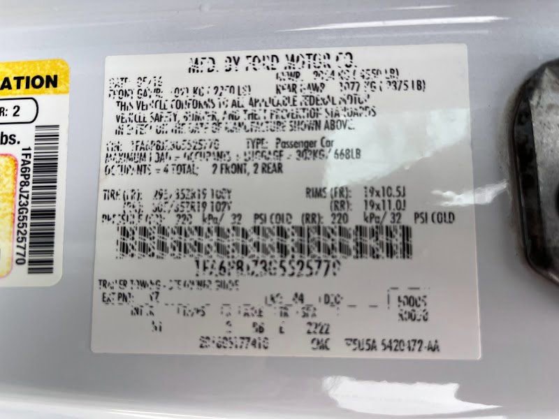 Used 2016 Ford Mustang Shelby GT350 w/ Technology Package image 7