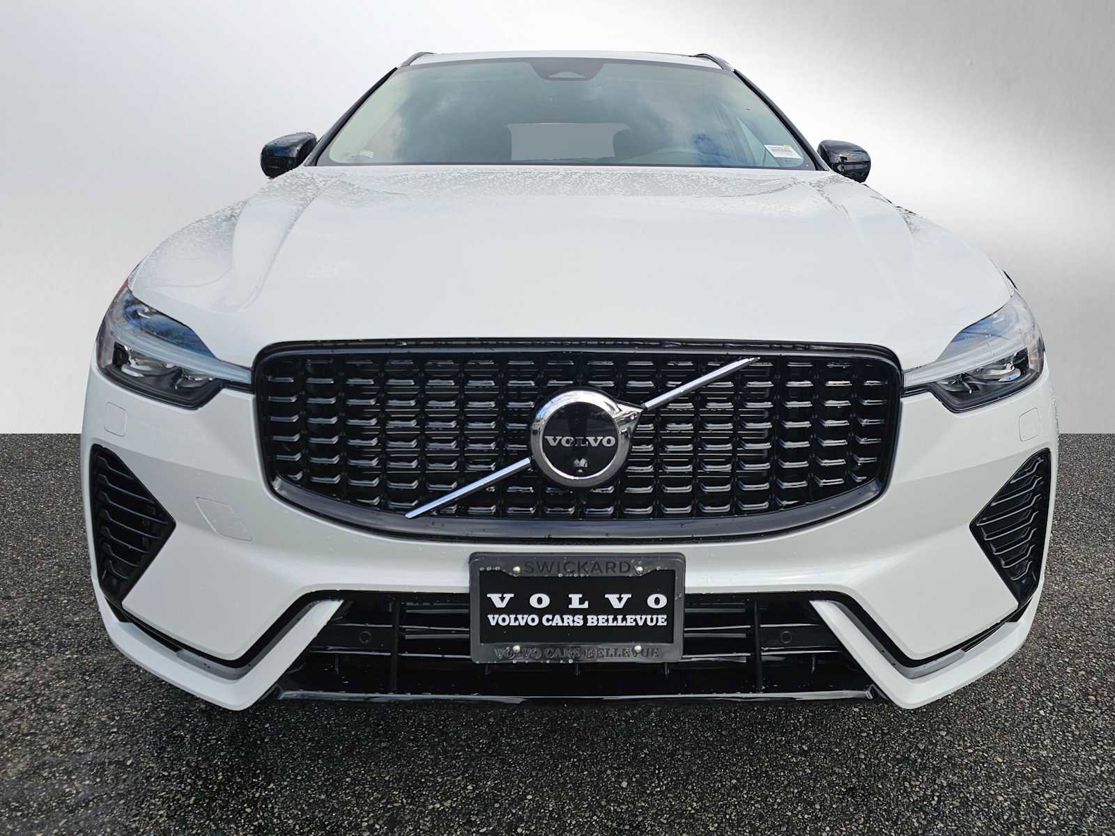 Certified 2025 Volvo XC60 T8 Plus w/ Protection Package Premier image 8