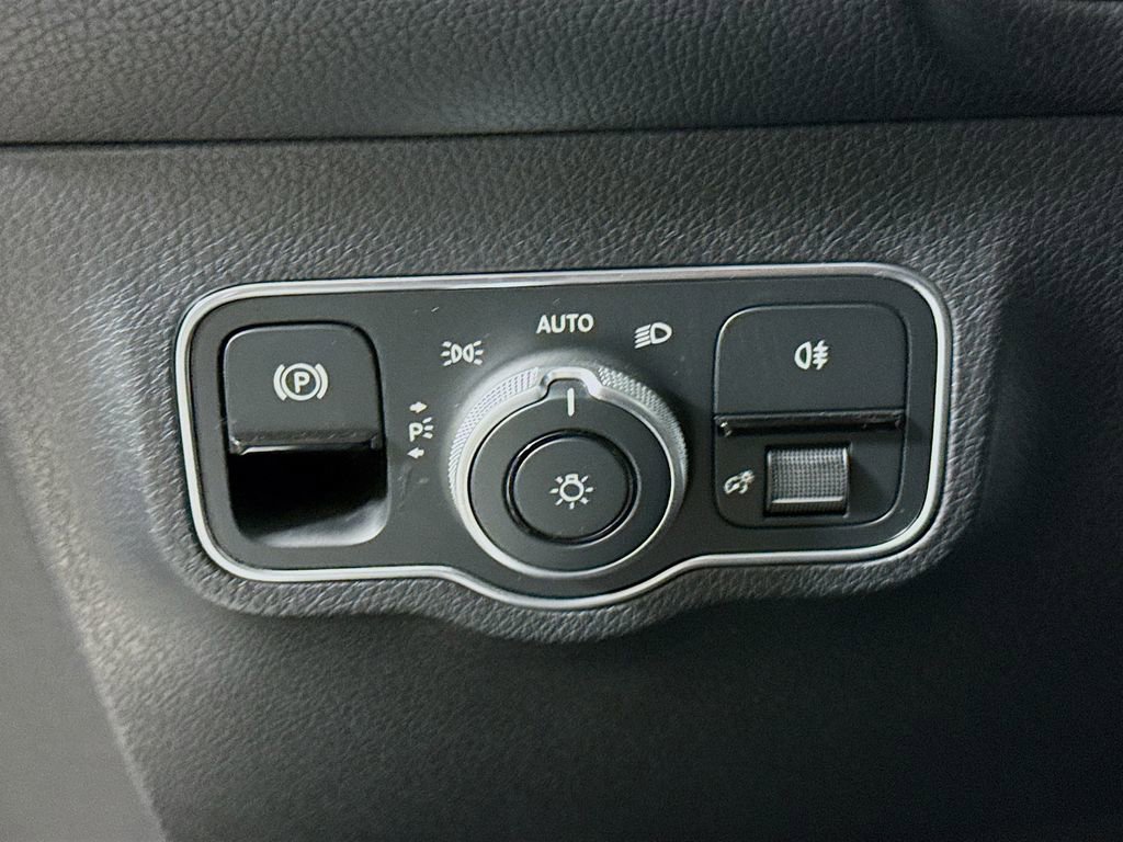 Used 2024 Mercedes-Benz GLB 35 AMG 4MATIC w/ Exclusive Package image 10