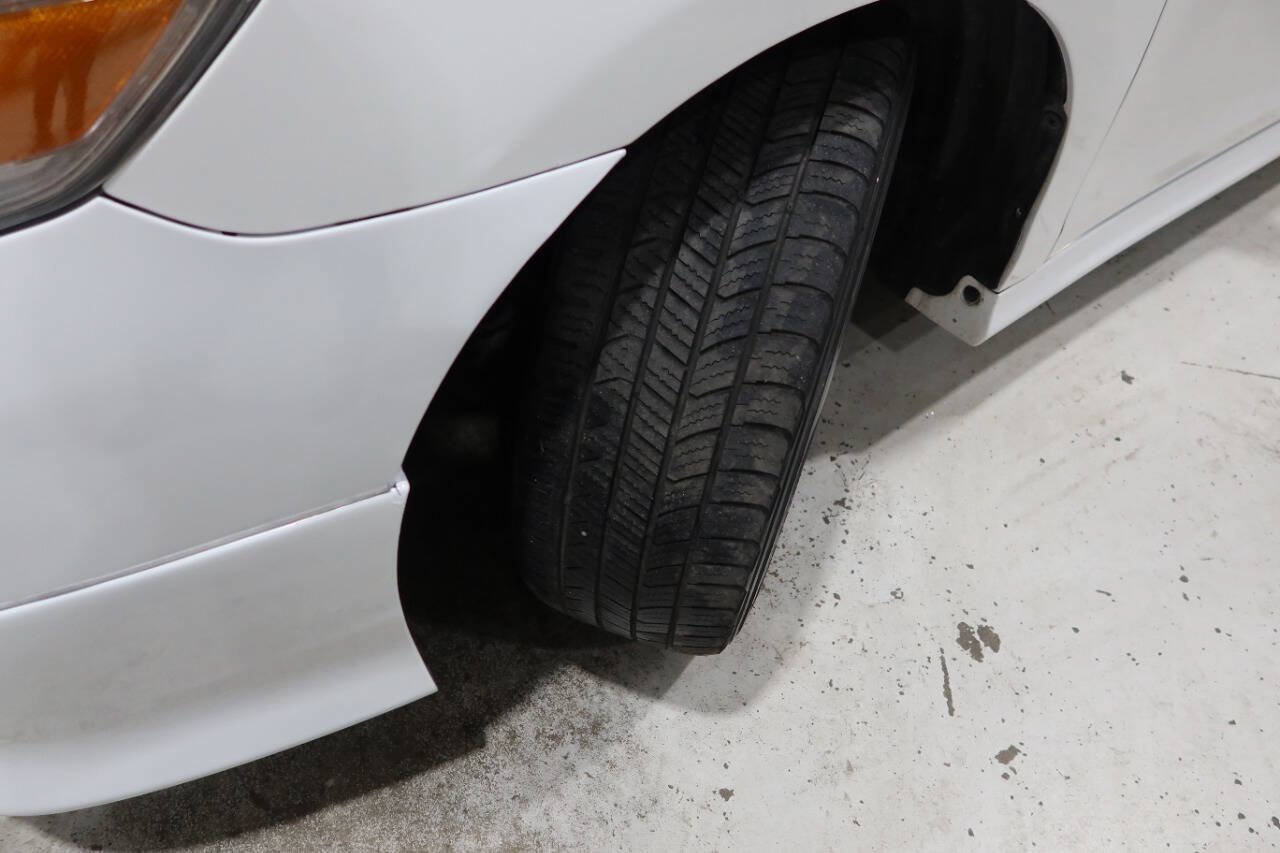 Used 2011 Toyota Camry SE w/ SE Extra-Value Pkg #1 FWD image 11
