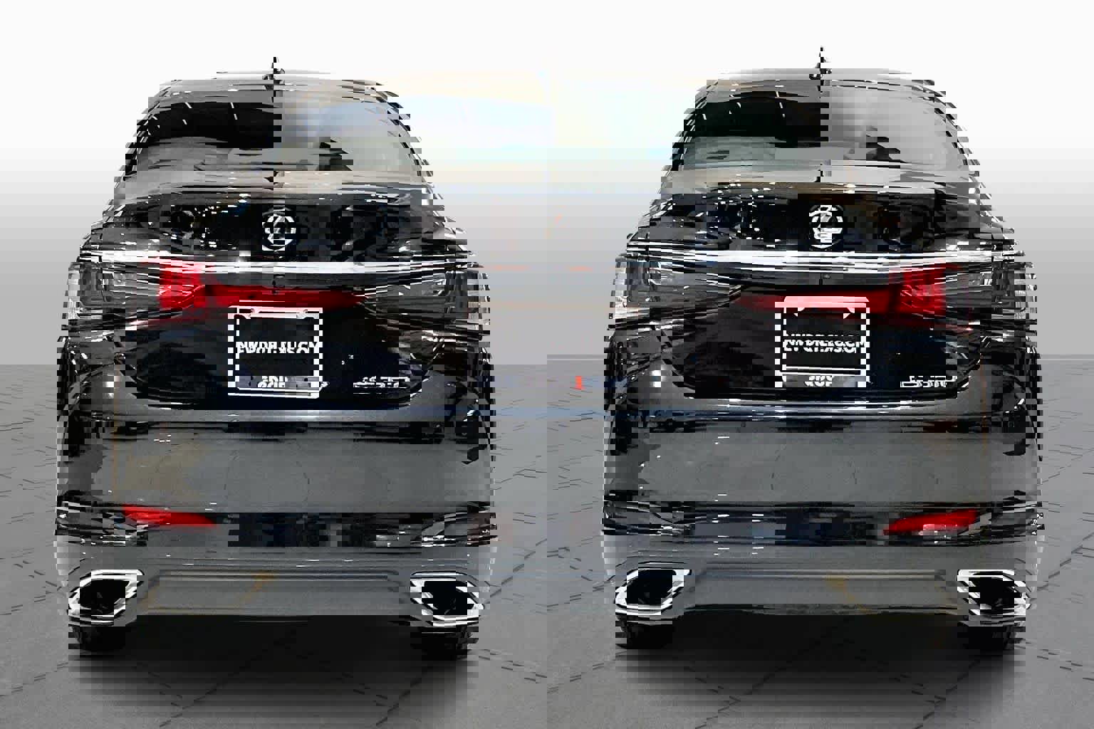 Used 2024 Lexus ES 350 w/ Premium Package image 4