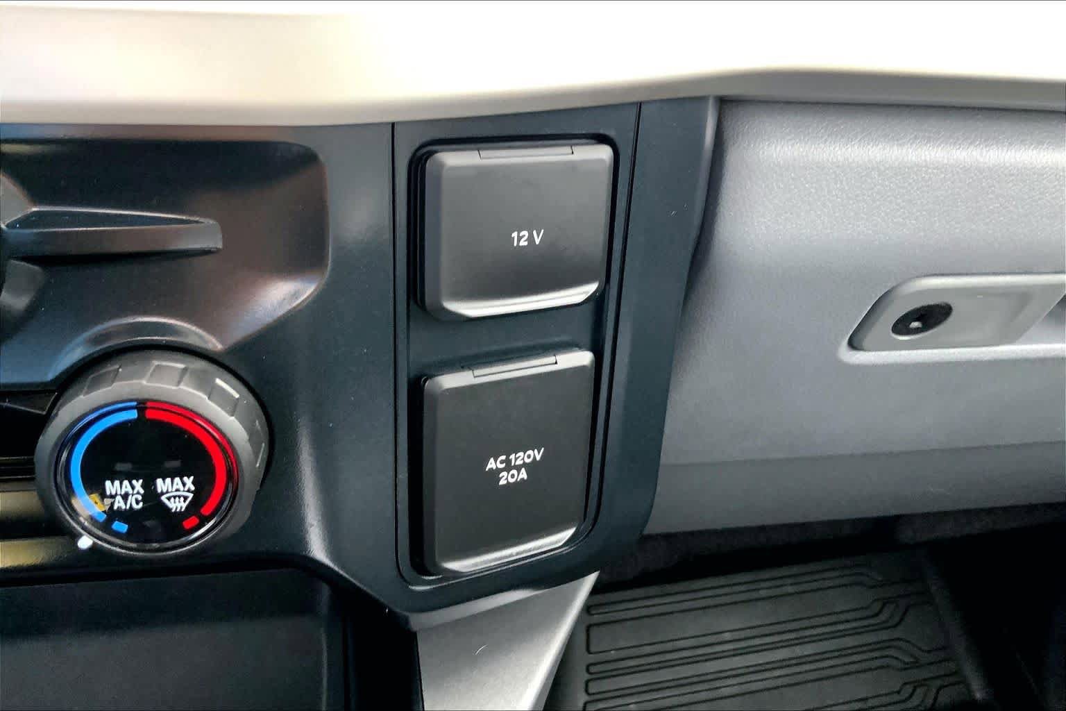 Used 2023 Ford F250 XLT w/ FX4 Off-Road Package AWD/4WD image 32