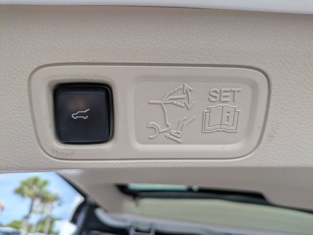 Used 2018 Lincoln Navigator Select image 17