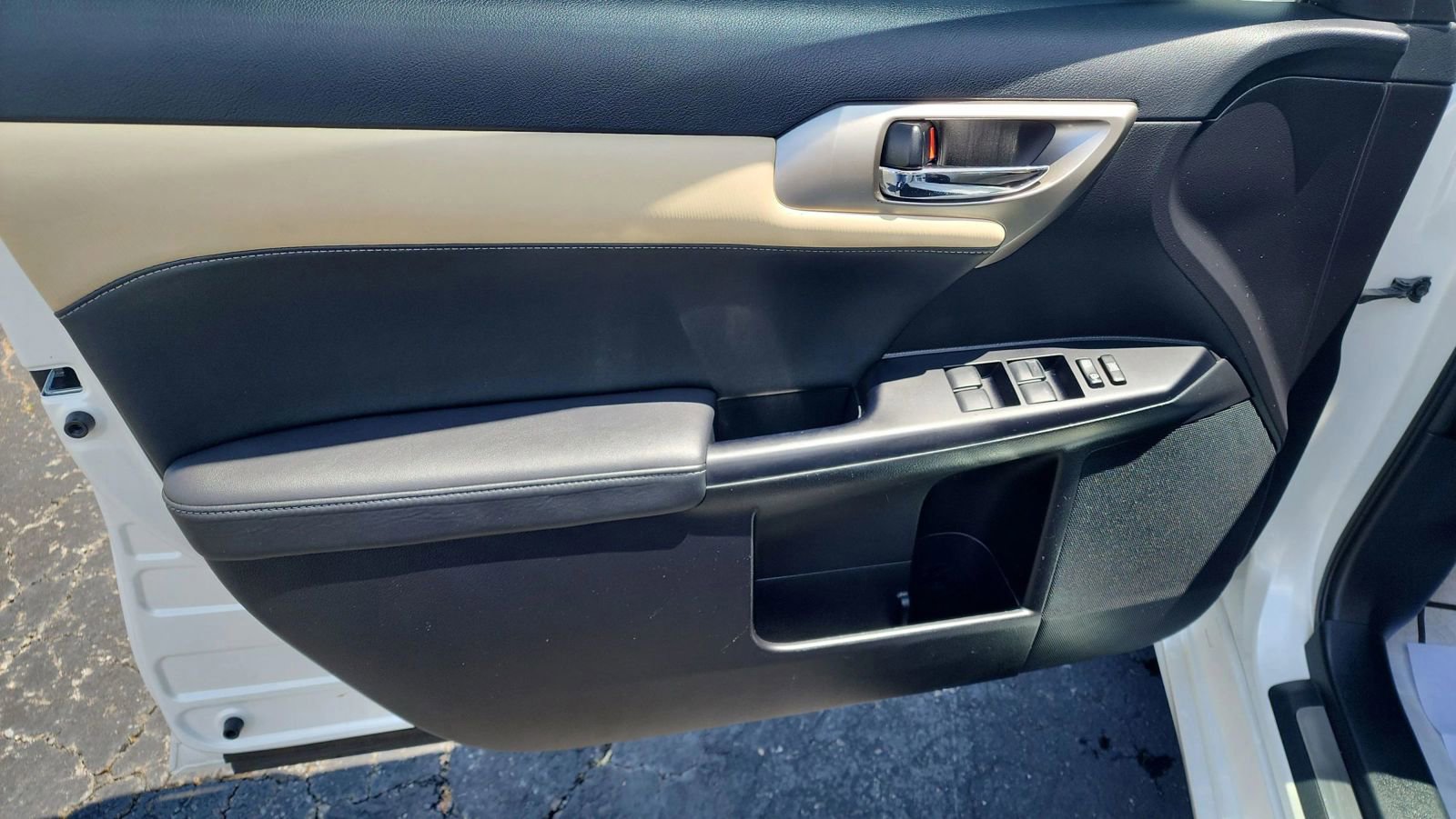 Used 2015 Lexus CT 200h image 9