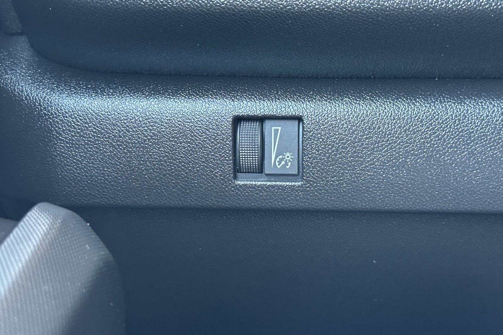 Certified 2023 Chevrolet Colorado W/T image 33