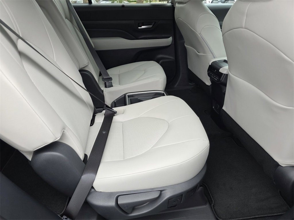 New 2026 Toyota Grand Highlander XLE image 17