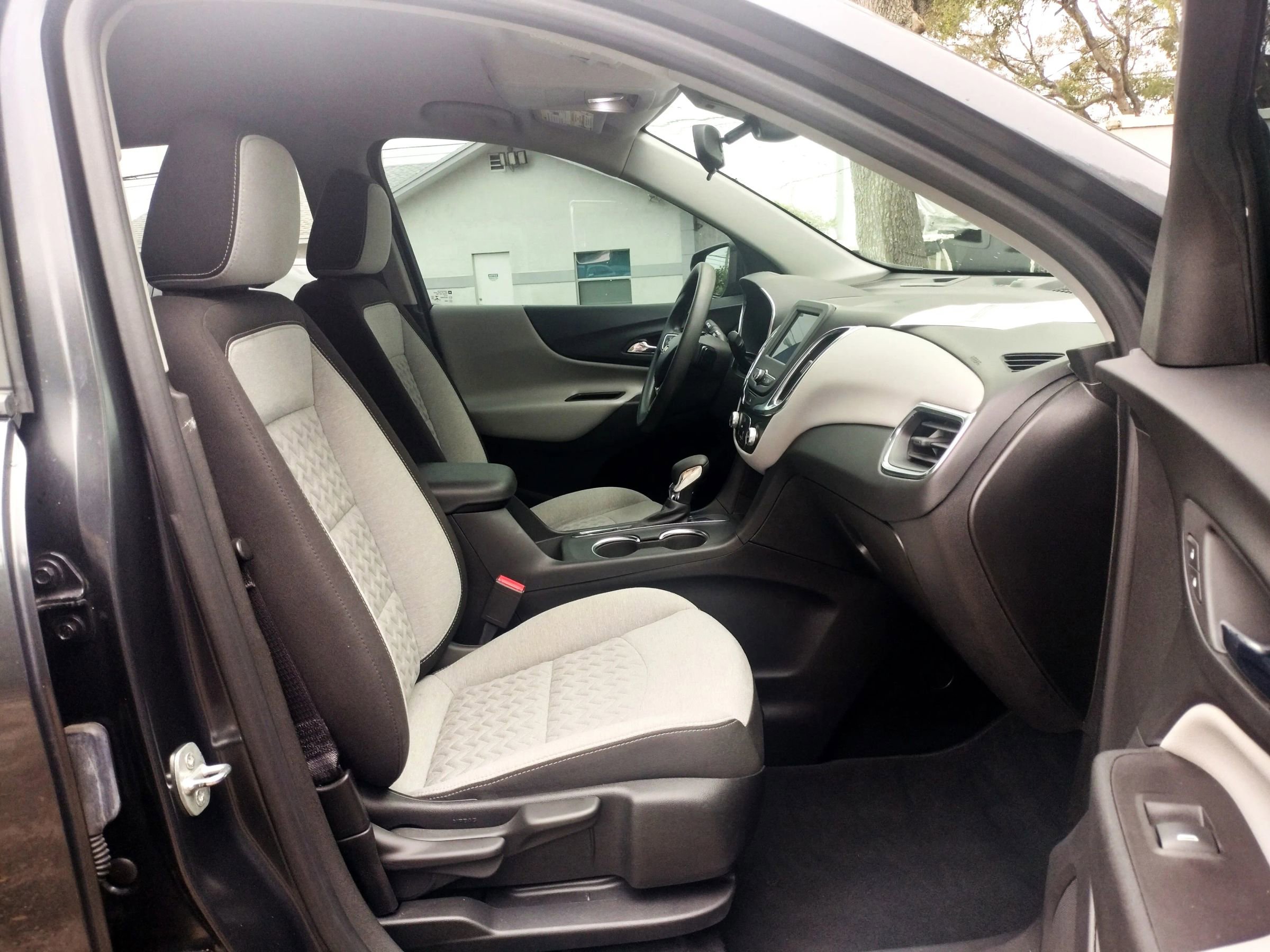 Used 2022 Chevrolet Equinox LS FWD image 17