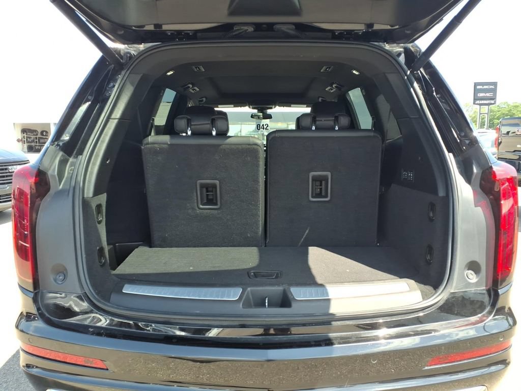Used 2024 Cadillac XT6 Premium Luxury w/ LPO, Floor Liner Package FWD image 8