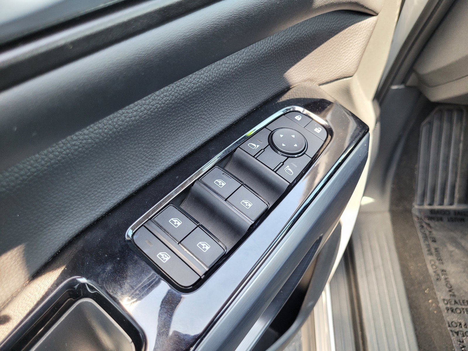 Used 2025 Nissan Pathfinder SL AWD/4WD image 27