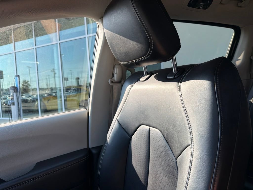 Used 2023 Chrysler Pacifica Touring-L FWD image 24