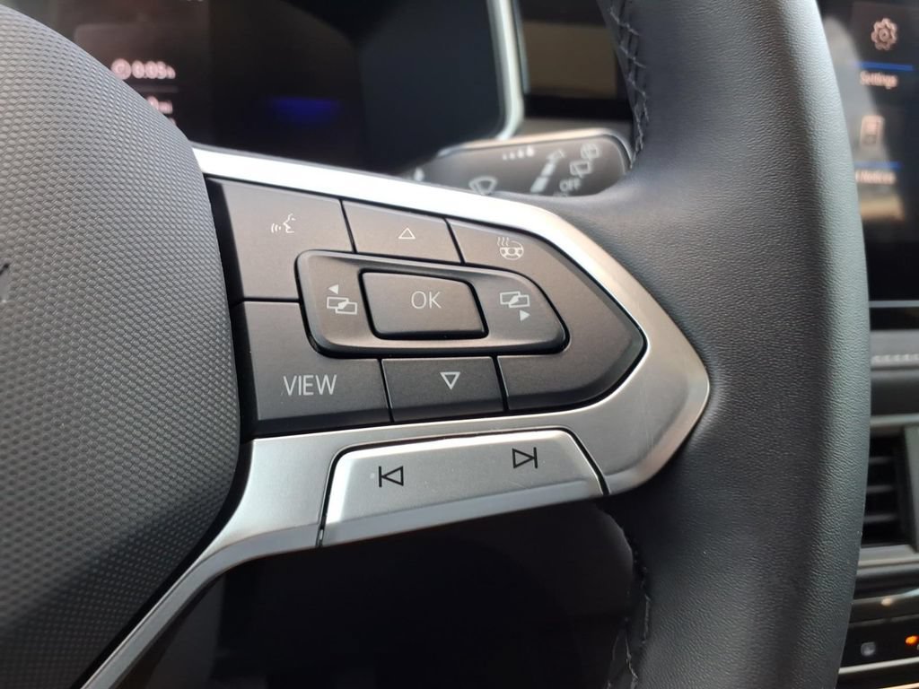 Certified 2025 Volkswagen Taos SE AWD/4WD image 33