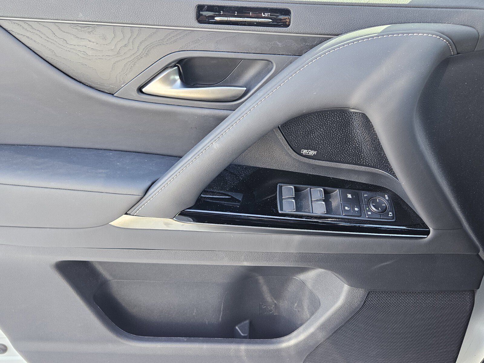 Used 2023 Lexus LX 600 4WD w/ Appearance Package image 33