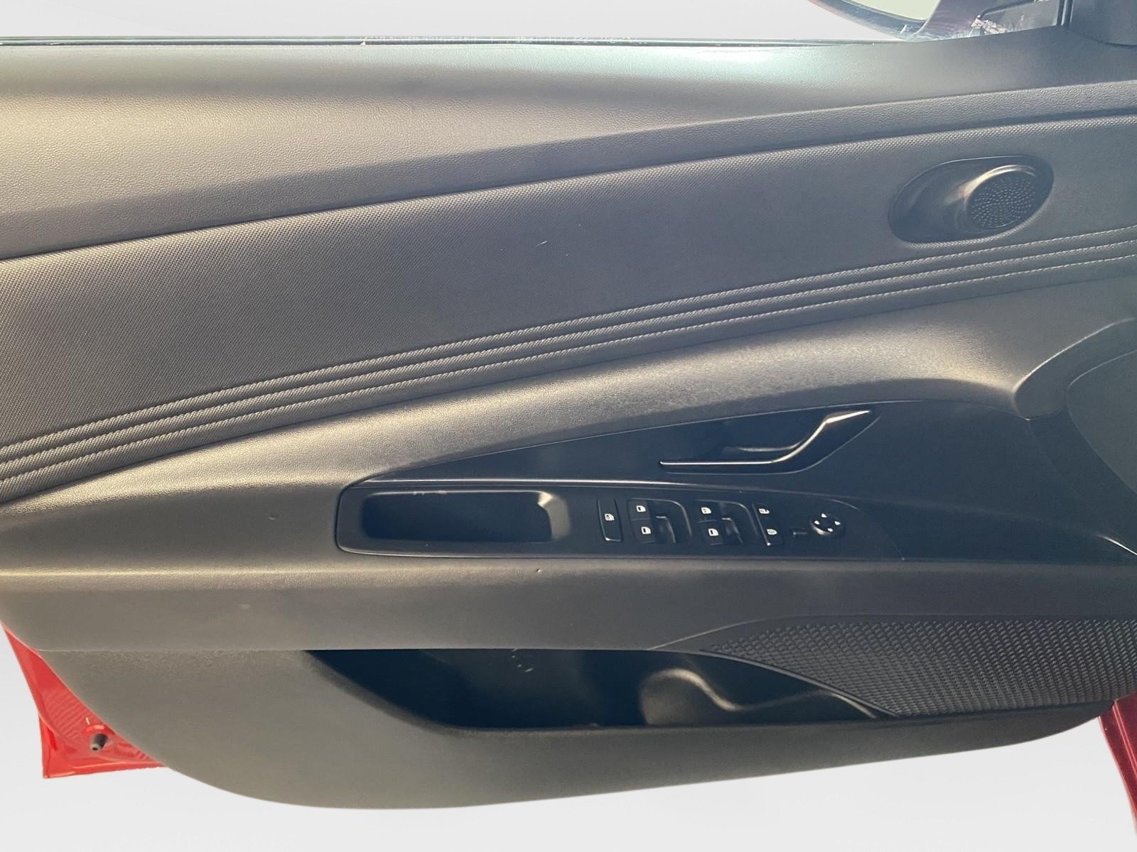 Used 2025 Hyundai Elantra Sport FWD image 16