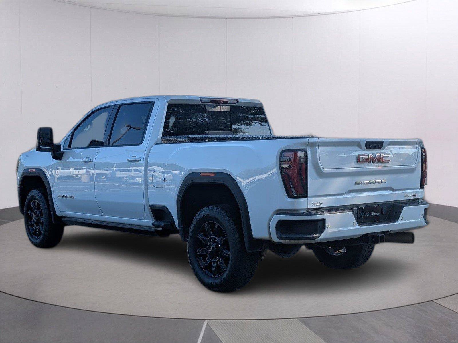 Used 2024 GMC Sierra 2500 AT4 w/ AT4 Premium Plus Package AWD/4WD image 3