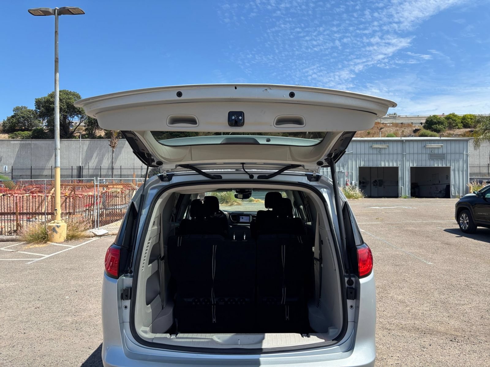 Used 2023 Chrysler Voyager LX FWD image 33