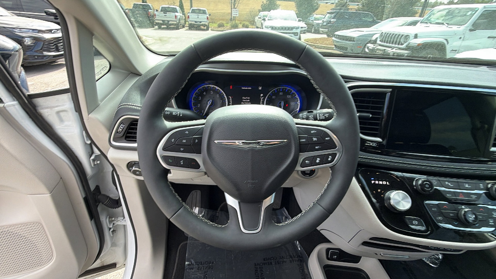 Used 2024 Chrysler Pacifica Touring-L image 26