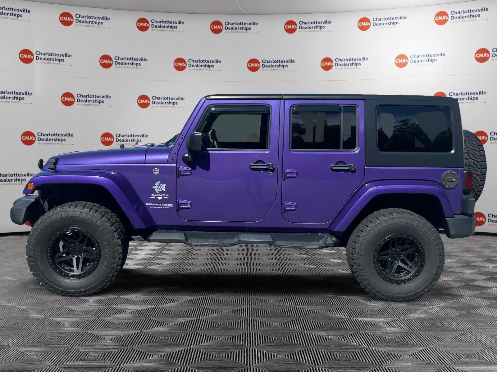 Used 2018 Jeep Wrangler Unlimited Sahara w/ Connectivity Group AWD/4WD image 2