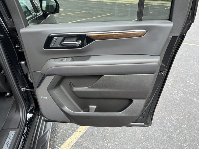 New 2026 Chevrolet Suburban High Country AWD/4WD image 27