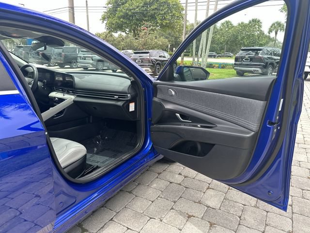 Used 2025 Hyundai Elantra Limited FWD image 23